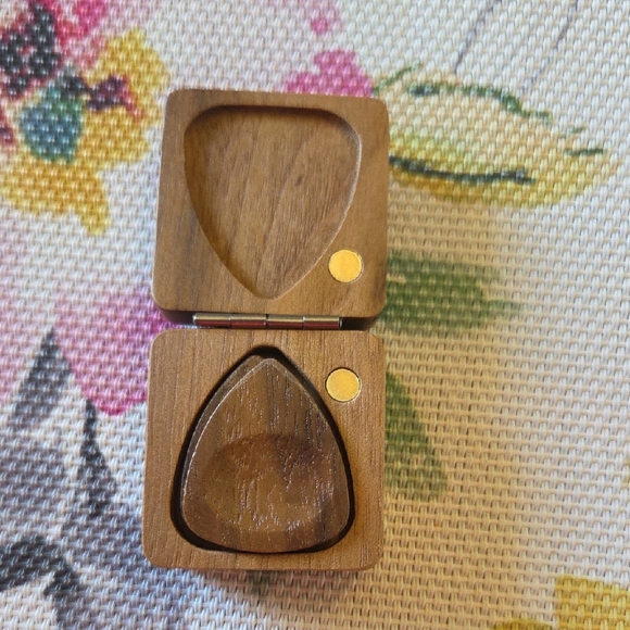 Wooden Guitar Pick Holder with Picks - Picture 3 of 4